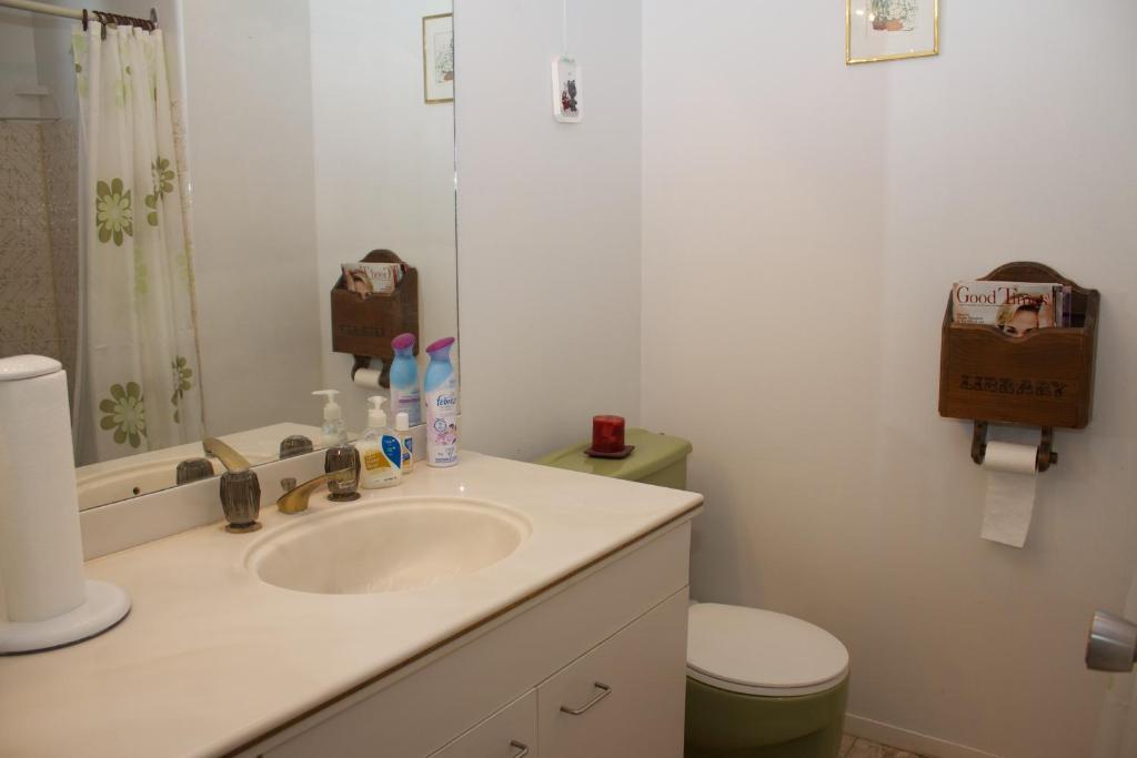 Cozy Nest Bed & Breakfast Calgary Exterior photo